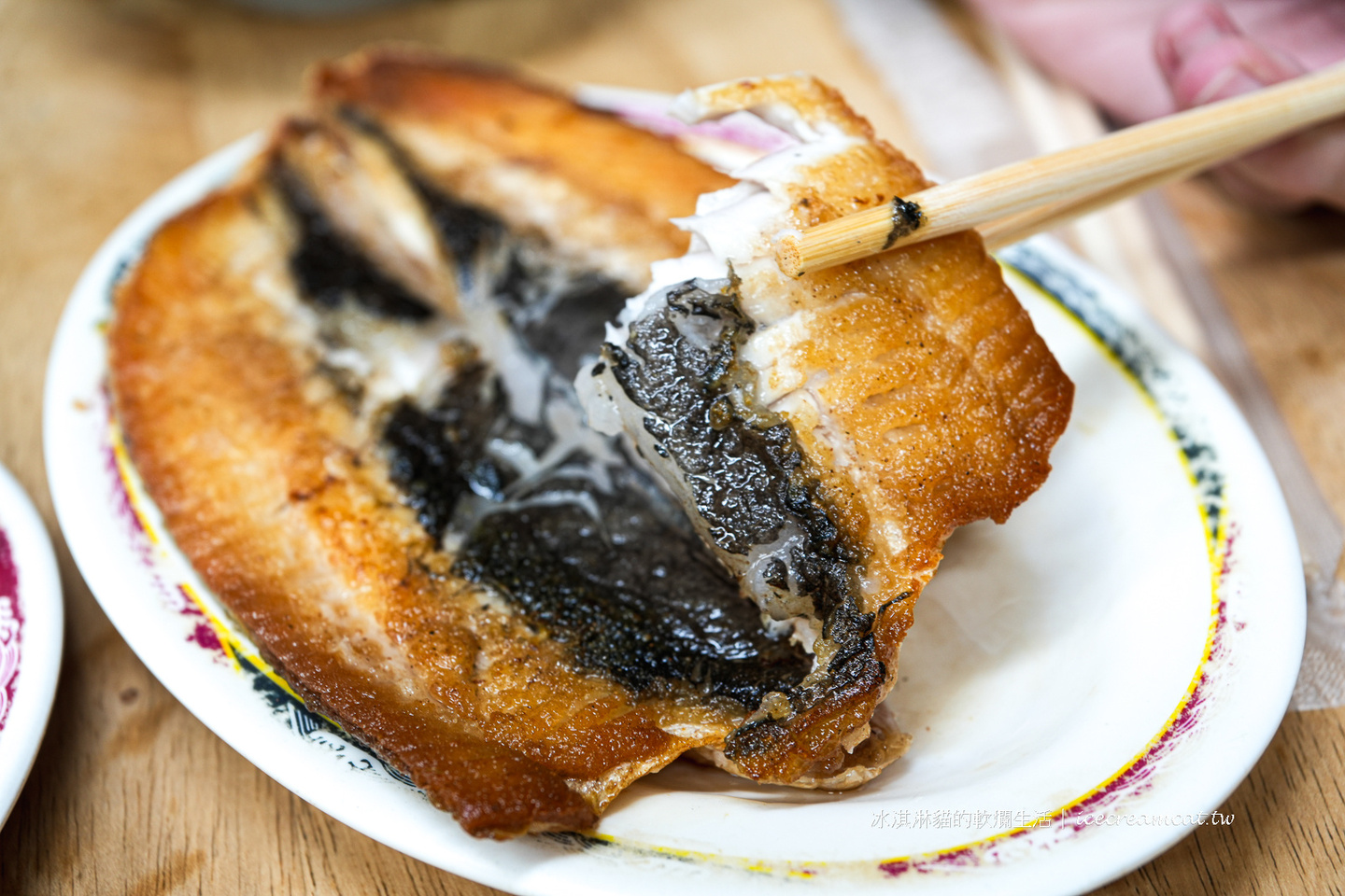 台北石牌｜滷三塊五花肉飯宵夜時間還要排隊，菜單必點土魠魚便當 @冰淇淋貓的軟爛生活