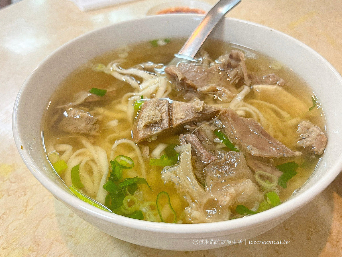 金春發牛肉店│百年老店牛肉麵～連郭台銘也愛吃的平價美食(菜單) @冰淇淋貓的軟爛生活