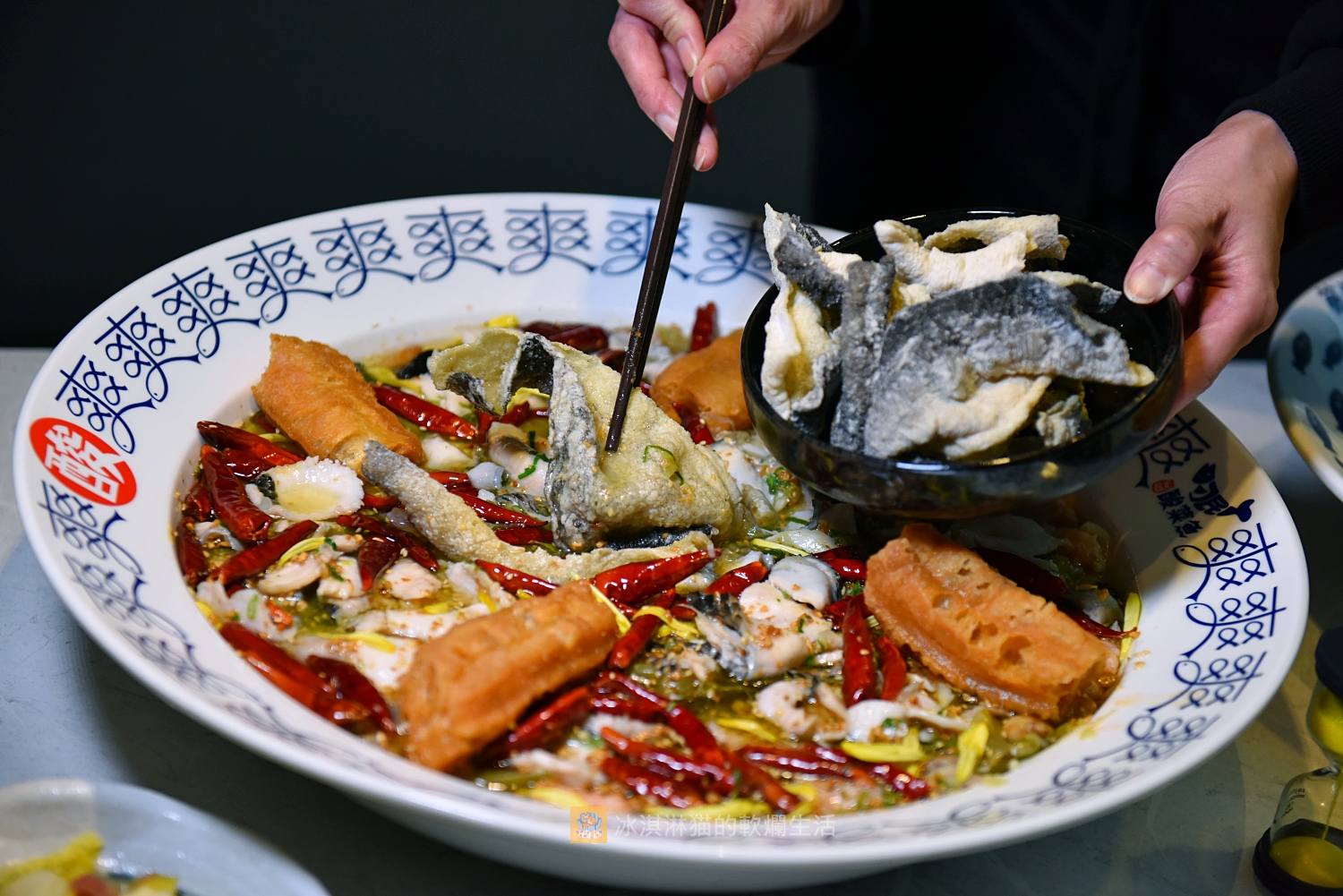 西門美食｜刁民酸菜魚台中紅到台北的酸菜魚，營業到宵夜的人氣美食