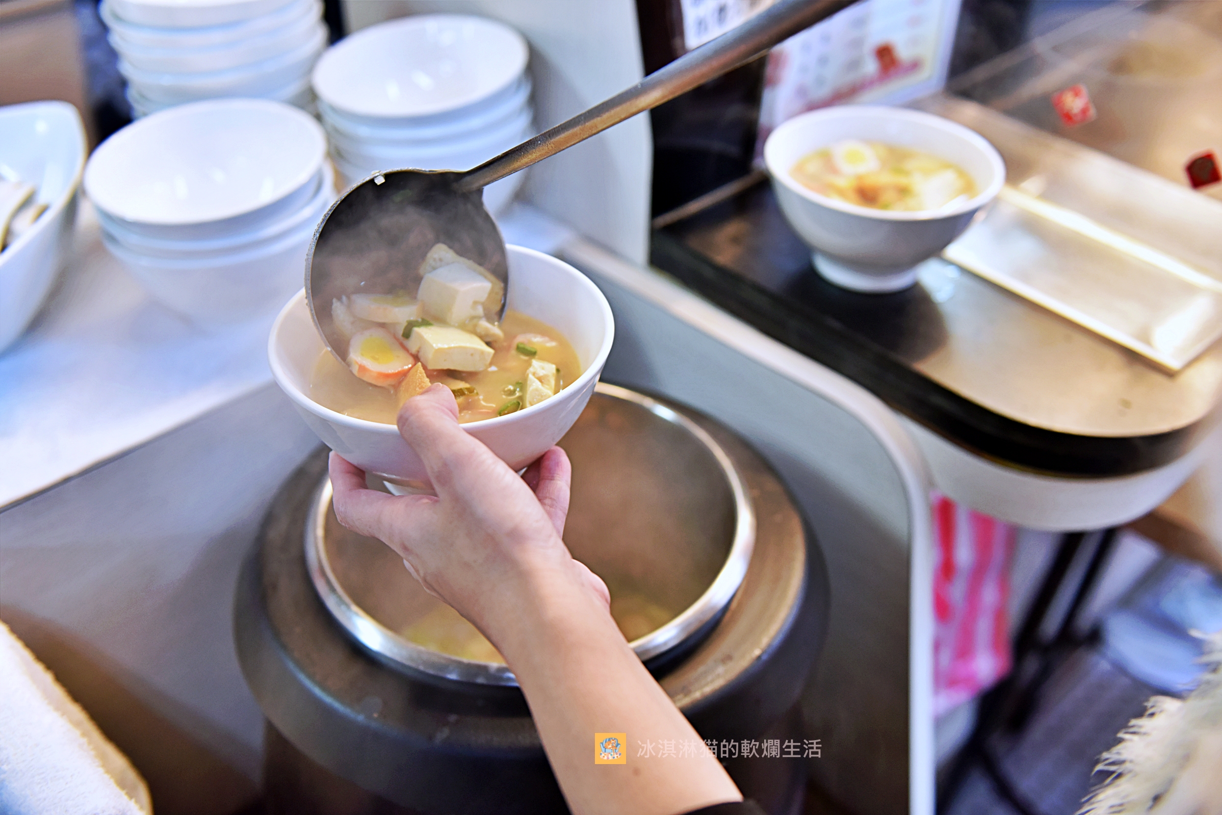 大稻埕美食｜丸隆生魚行在永樂市場裡的日本料理，料比湯多的味噌湯(有影片) @冰淇淋猫的軟爛生活