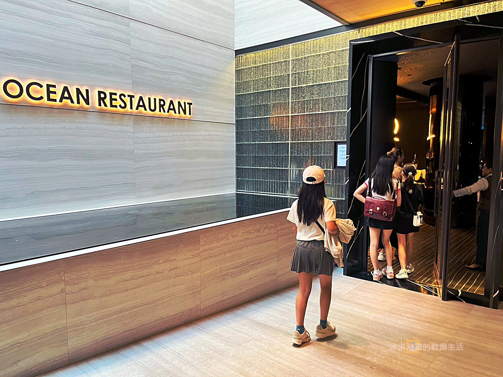 新加坡｜Ocean Restaurant 米其林二星海之味水族餐廳，東南亞首家水下餐廳！ (有影片) @冰淇淋猫的軟爛生活