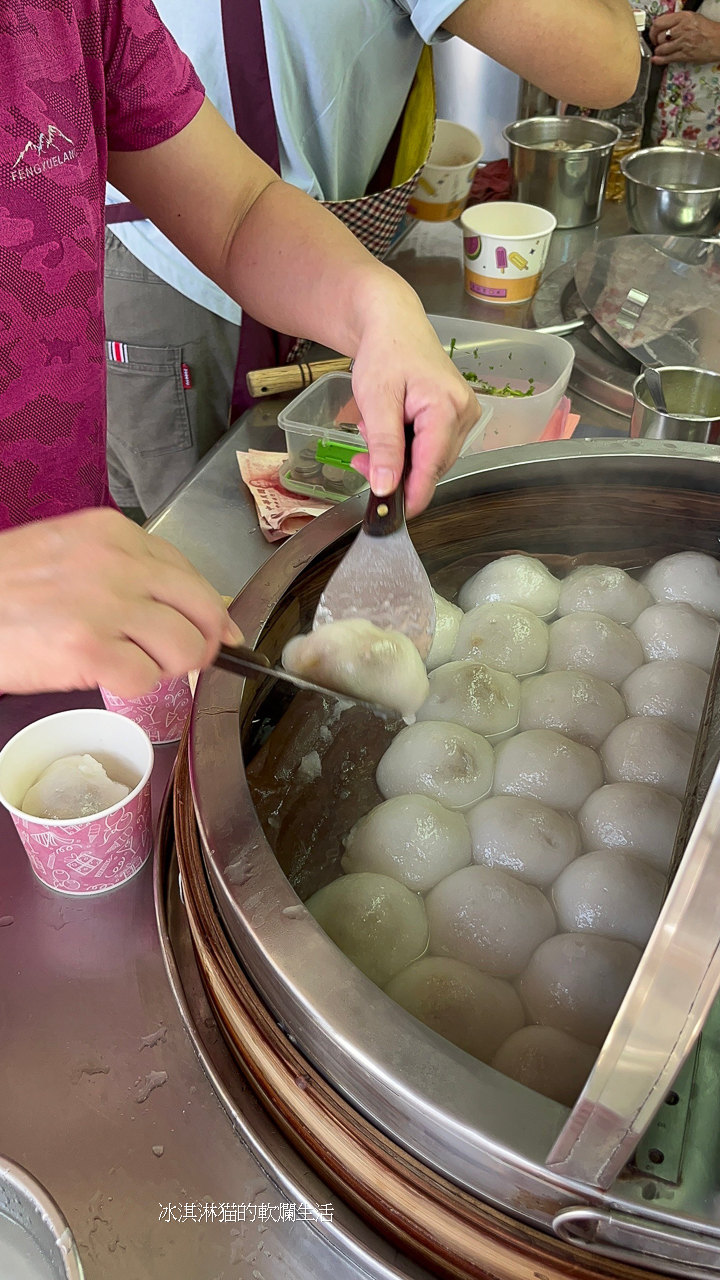 士林美食｜津記肉圓華榮市場隱藏版的銅板小吃，現做手工清蒸肉圓(有影片) @冰淇淋貓的軟爛生活
