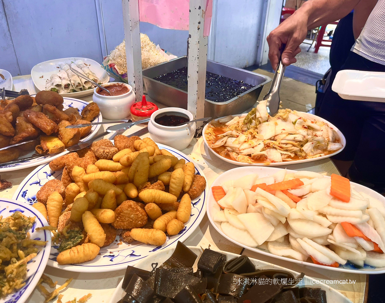 石牌美食｜全家福素食吃到飽餐廳推薦，台北老牌蔬食超值店家！用餐時刻時常座無虛席 @冰淇淋貓的軟爛生活