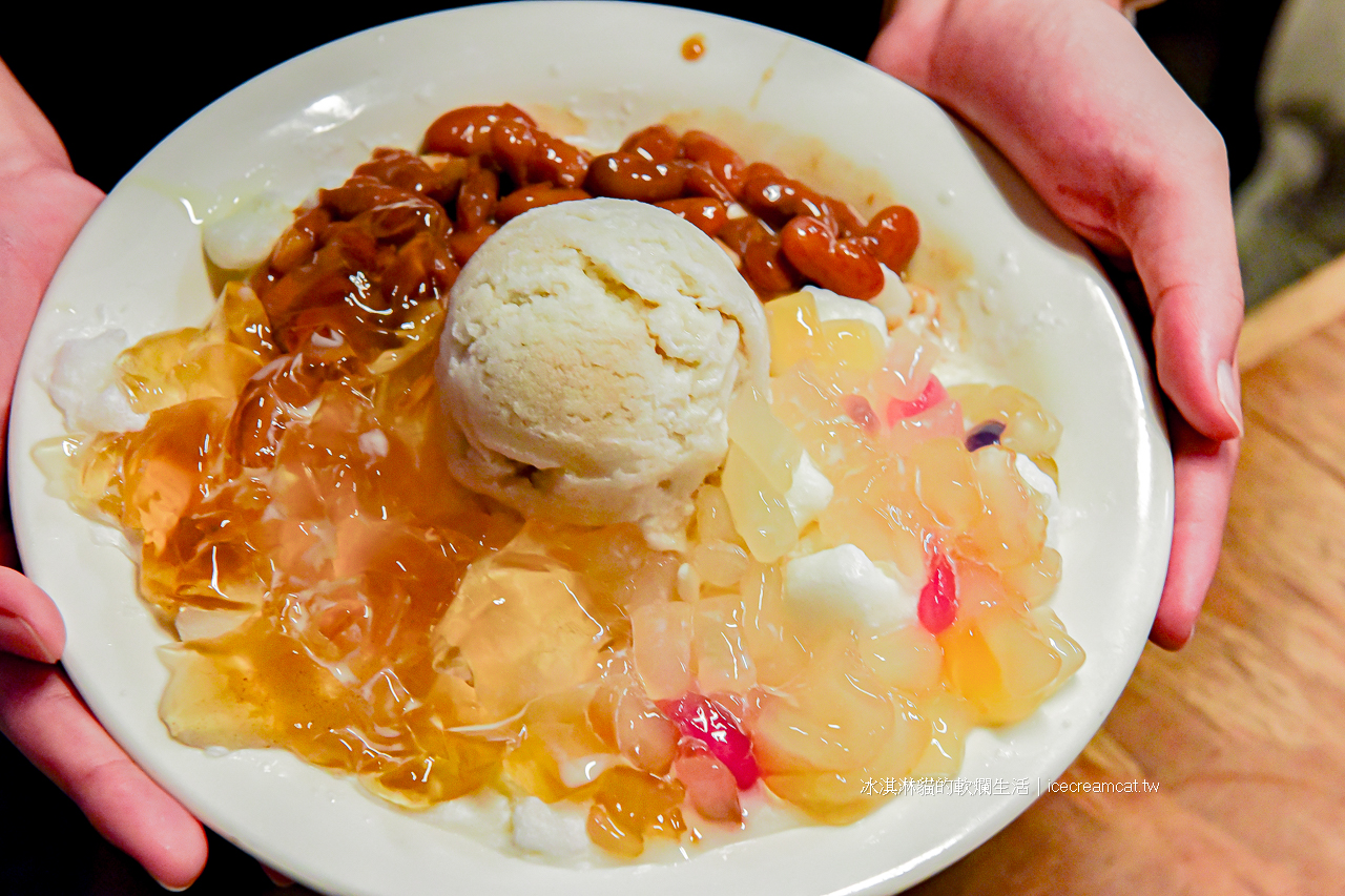 石牌美食｜水龜伯古早味北投區豆花剉冰店，榮總附近高評價甜點(菜單)必點半舊回味冰、黑糖燒麻糬、雙仙鬧奶和愛玉 @冰淇淋貓的軟爛生活