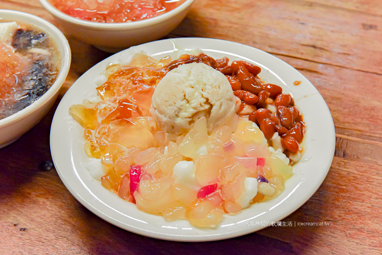 石牌美食｜水龜伯古早味北投區豆花剉冰店，榮總附近高評價甜點(菜單)必點半舊回味冰、黑糖燒麻糬、雙仙鬧奶和愛玉 @冰淇淋貓的軟爛生活