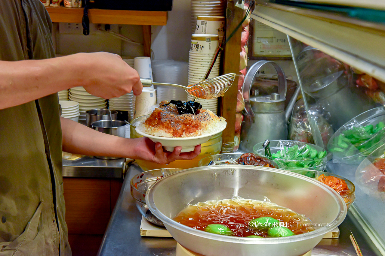 石牌美食｜水龜伯古早味北投區豆花剉冰店，榮總附近高評價甜點(菜單)必點半舊回味冰、黑糖燒麻糬、雙仙鬧奶和愛玉 @冰淇淋貓的軟爛生活