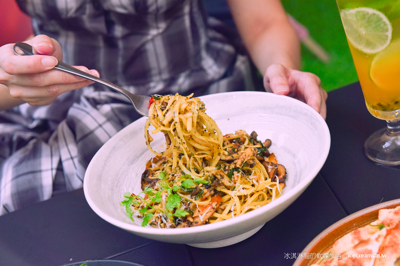 信義安和｜本質煮藝Born-to-eat露營風主題餐廳，早午餐義大利麵燉飯無雷好吃！(菜單) @冰淇淋貓的軟爛生活