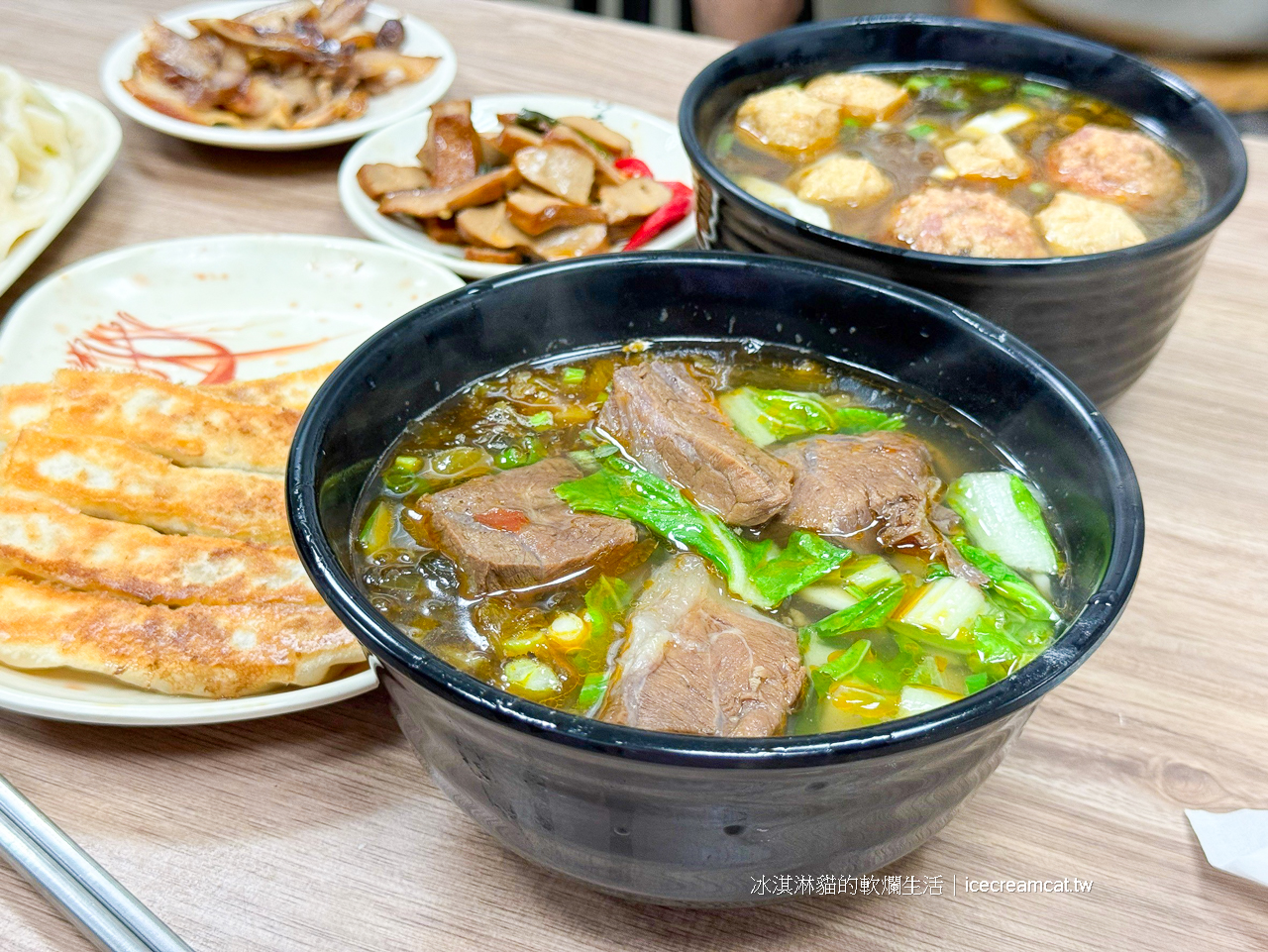 西門美食｜張記鍋貼牛肉麵水餃中山堂附近小吃，好吃到日本還開２間分店(菜單) @冰淇淋貓的軟爛生活