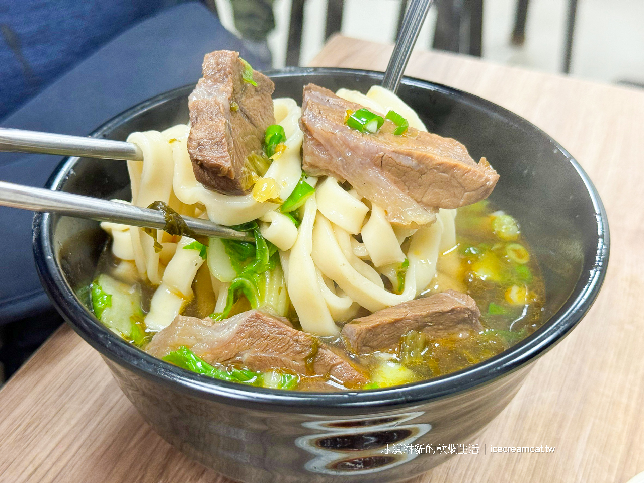 西門美食｜張記鍋貼牛肉麵水餃中山堂附近小吃，好吃到日本還開２間分店(菜單) @冰淇淋貓的軟爛生活