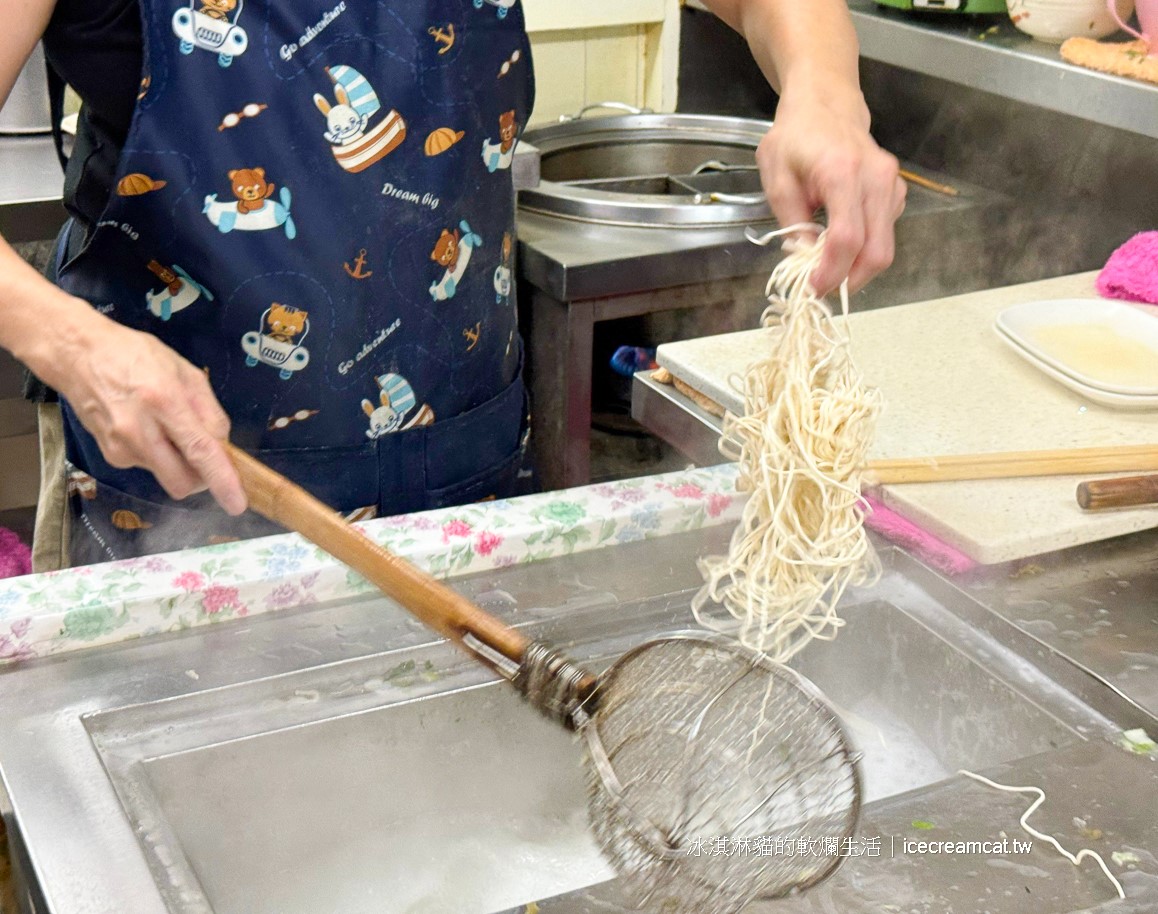 西門美食｜張記鍋貼牛肉麵水餃中山堂附近小吃，好吃到日本還開２間分店(菜單) @冰淇淋貓的軟爛生活