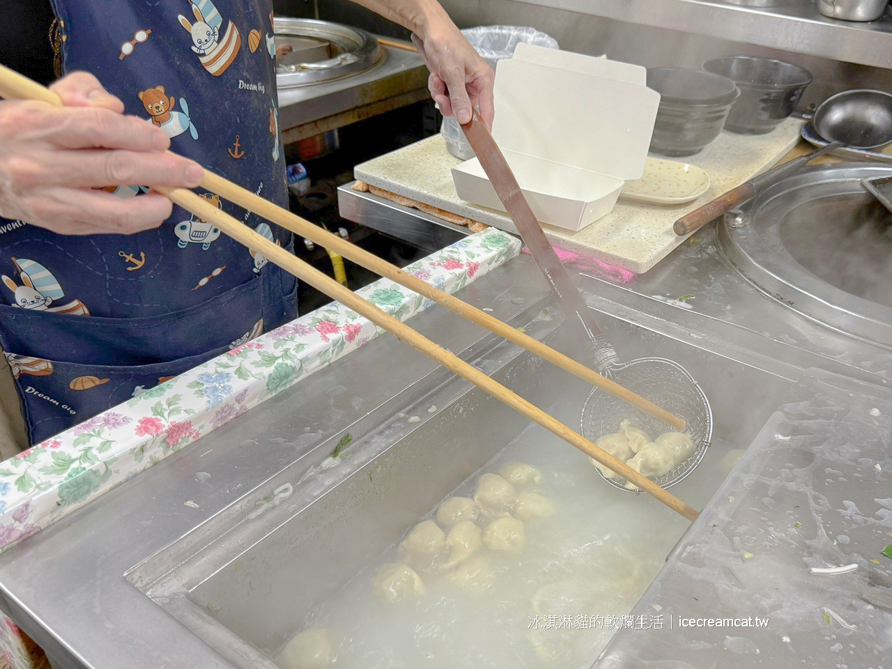 西門美食｜張記鍋貼牛肉麵水餃中山堂附近小吃，好吃到日本還開２間分店(菜單) @冰淇淋貓的軟爛生活