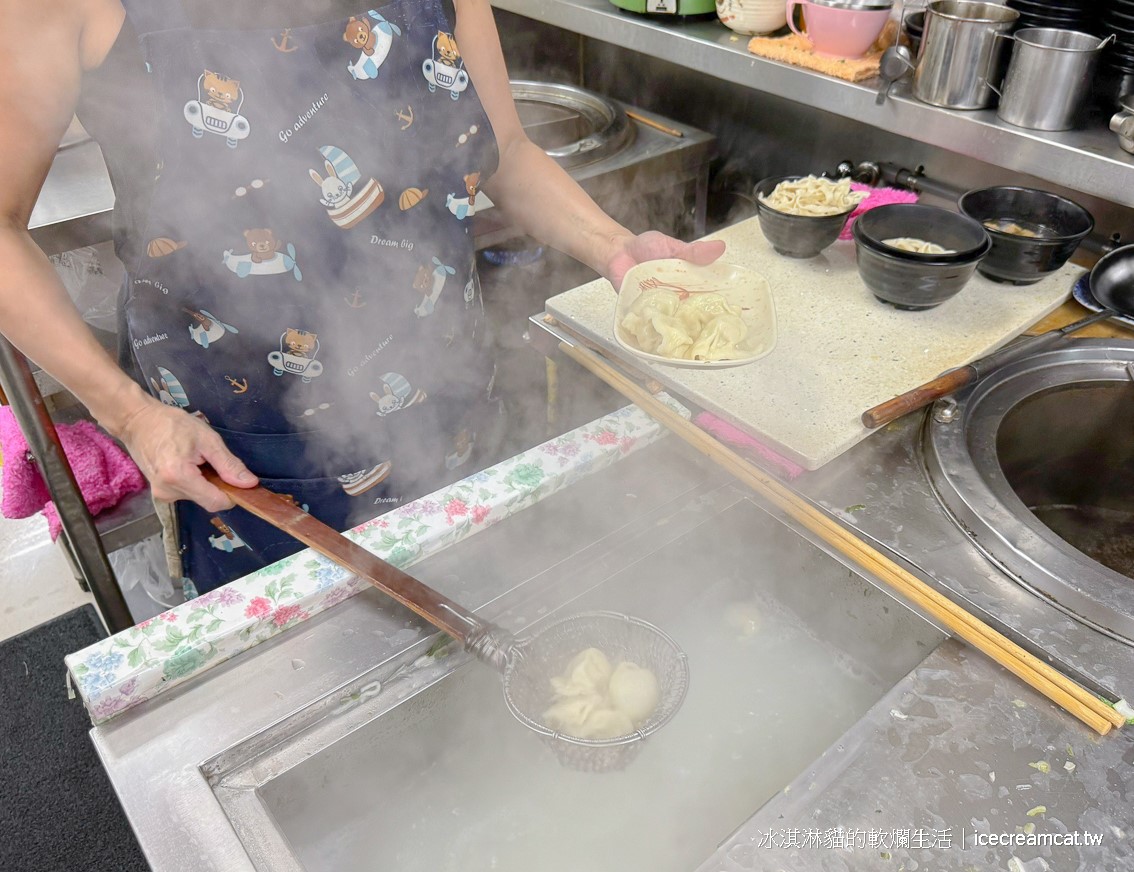 西門美食｜張記鍋貼牛肉麵水餃中山堂附近小吃，好吃到日本還開２間分店(菜單) @冰淇淋貓的軟爛生活