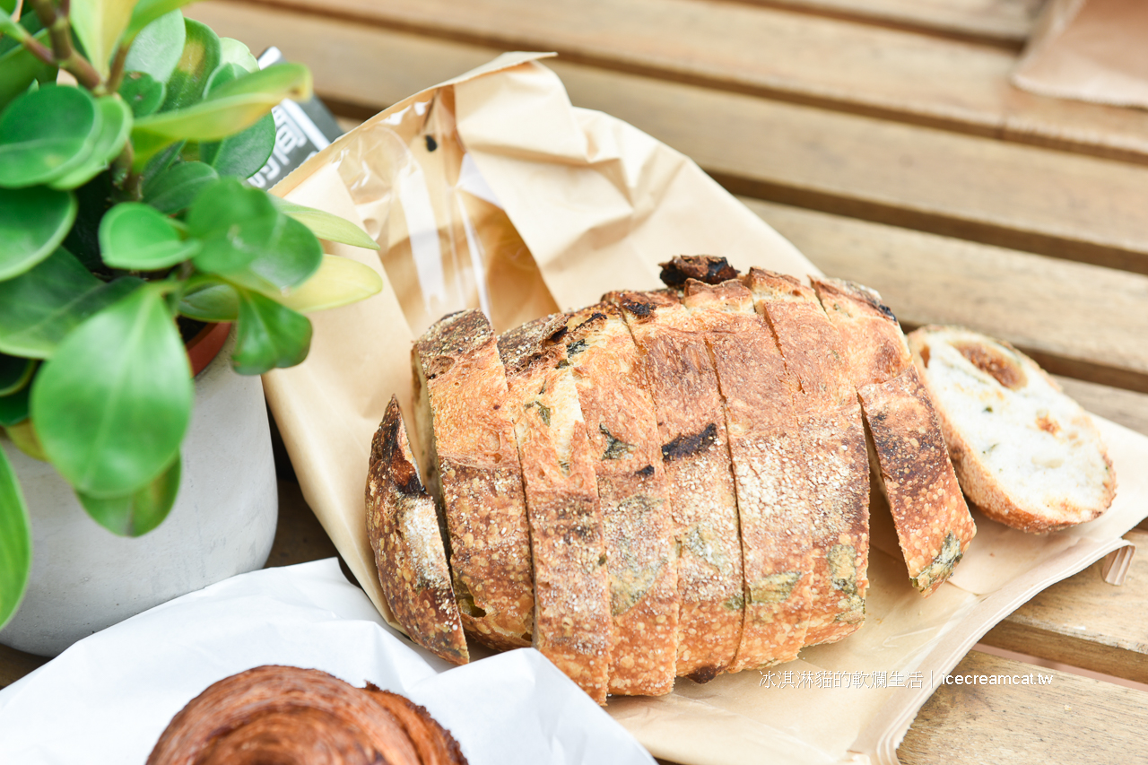 Purebread Bakery｜國父紀念館站附近麵包甜點店，不少網友將它封為台北前三的歐式麵包店 @冰淇淋貓的軟爛生活