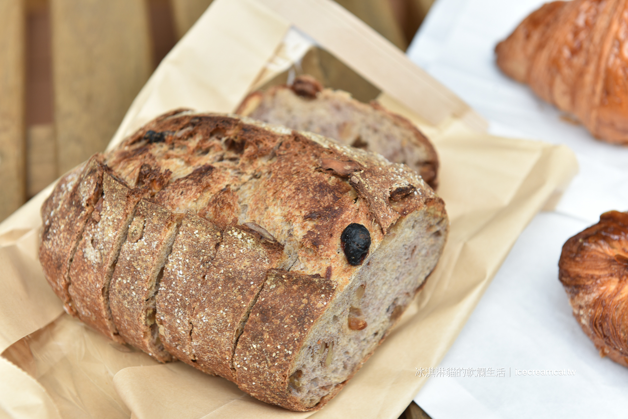 Purebread Bakery｜國父紀念館站附近麵包甜點店，不少網友將它封為台北前三的歐式麵包店 @冰淇淋貓的軟爛生活