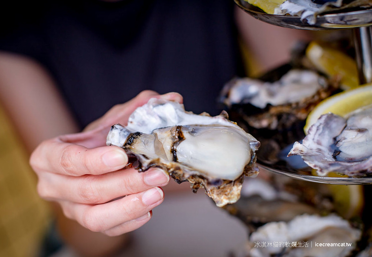 忠孝復興站 | She’ll Oyster bar 敘台北東區生蠔吧約會續攤好去處！必點日本生蠔塔與法國空運吉拉朵生蠔 @冰淇淋貓的軟爛生活