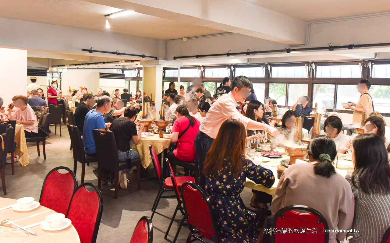 唐宮蒙古烤肉酸菜白肉鍋涮羊肉吃到飽，行天宮站美食，老台北人愛的蒙古烤肉(有影片) @冰淇淋貓的軟爛生活