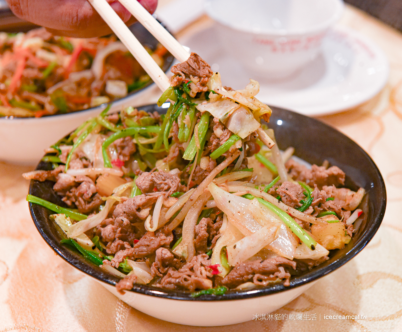 唐宮蒙古烤肉酸菜白肉鍋涮羊肉吃到飽，行天宮站美食，老台北人愛的蒙古烤肉(有影片) @冰淇淋貓的軟爛生活