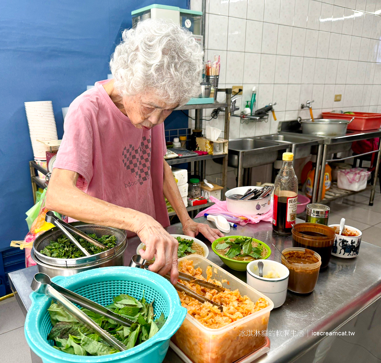 三重美食｜阿桑大腸麵線三重國小附近龍濱路阿婆開的大腸麵線加泡菜九層塔很夠味(菜單) @冰淇淋貓的軟爛生活