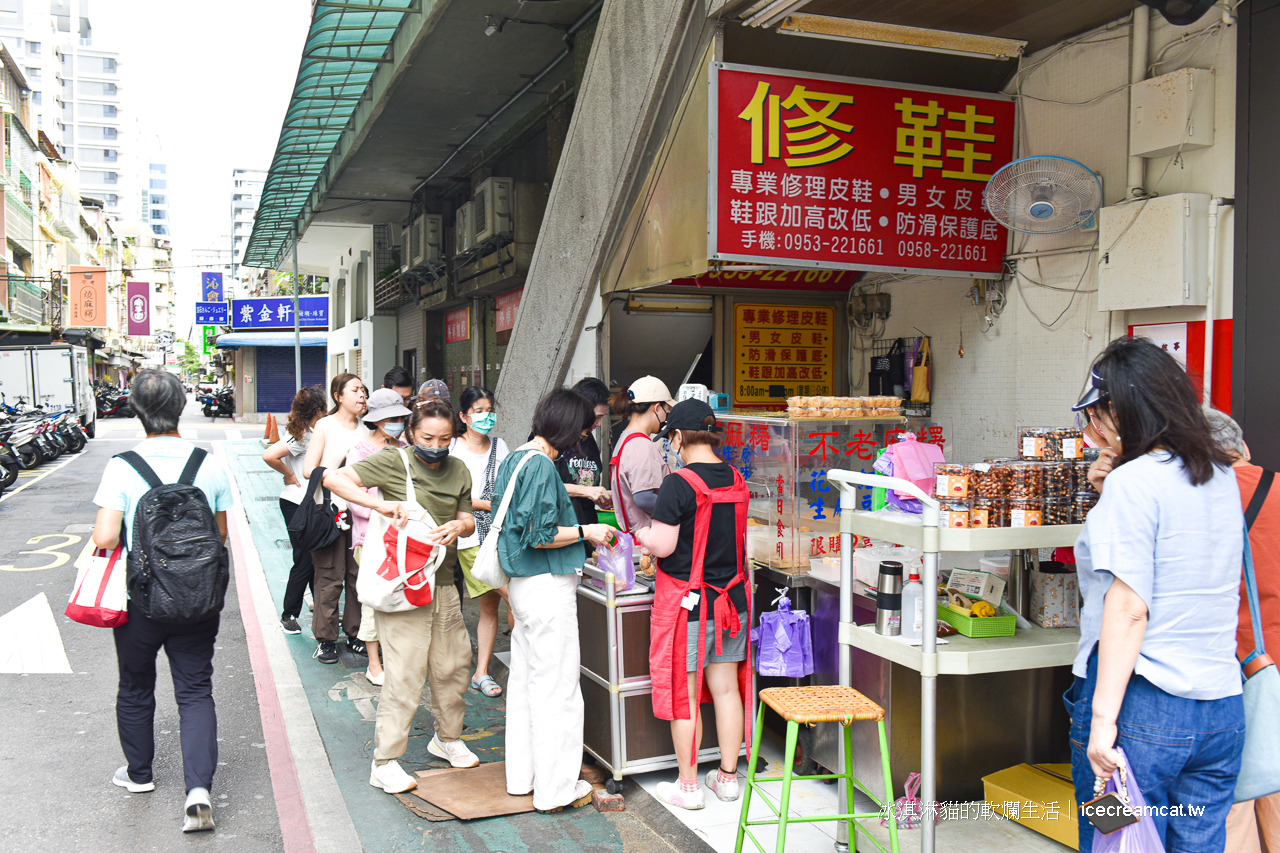 行天宮站美食｜不老客家傳統麻糬松江路上排隊手工麻糬，行天宮附近美食甜點 @冰淇淋貓的軟爛生活