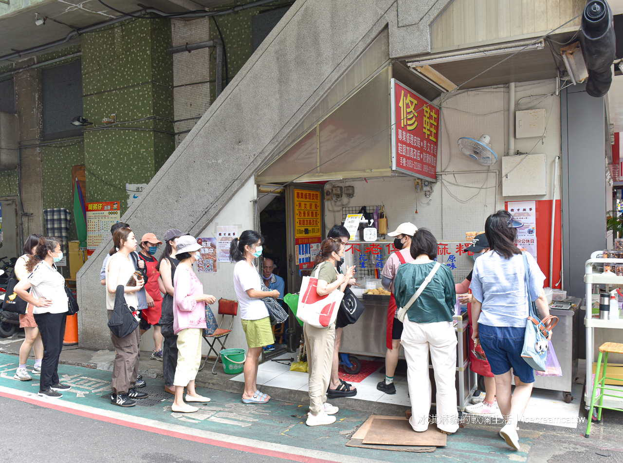 行天宮站美食｜不老客家傳統麻糬松江路上排隊手工麻糬，行天宮附近美食甜點 @冰淇淋貓的軟爛生活