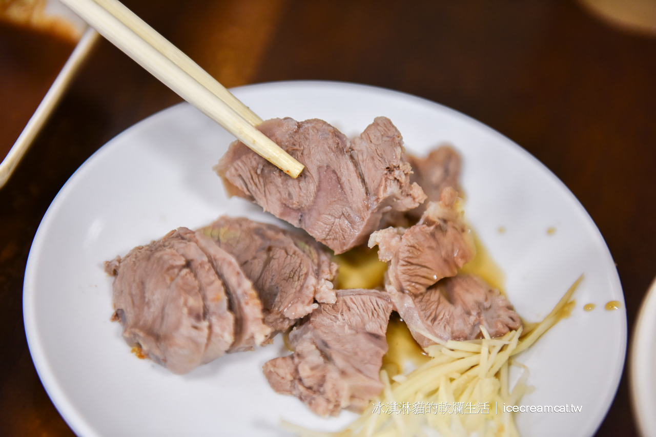 周記肉粥店｜龍山寺剝皮寮附近美食萬華老店，台北超強紅燒肉(菜單)(有影片) @冰淇淋貓的軟爛生活