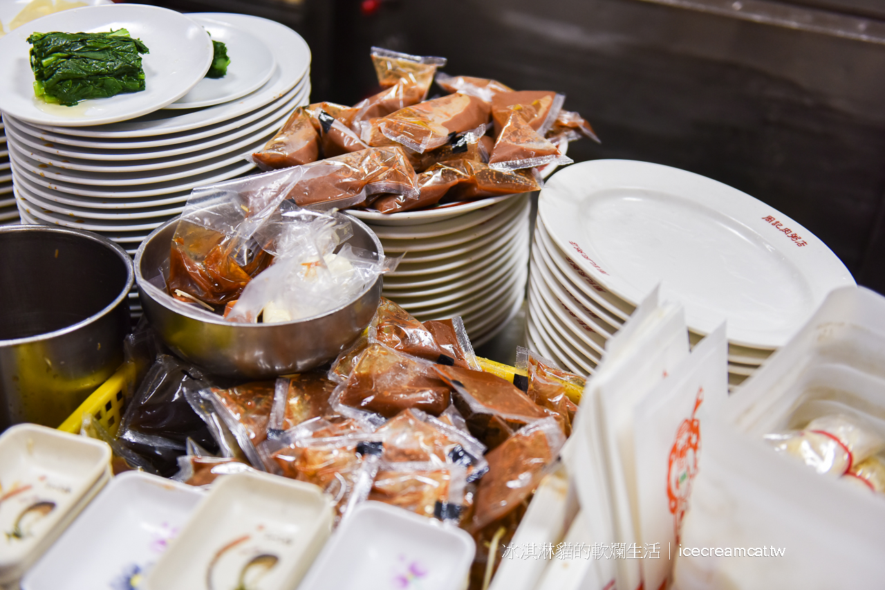 周記肉粥店｜龍山寺剝皮寮附近美食萬華老店，台北超強紅燒肉(菜單)(有影片) @冰淇淋貓的軟爛生活