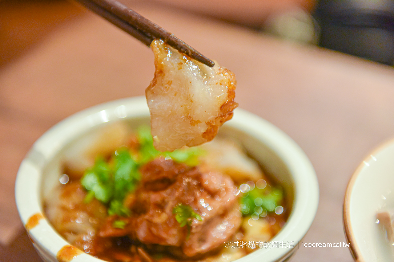 龍山寺美食｜萬華蘇家肉圓油粿，台北芋粿肉圓推薦銅板美食在地70年小吃(菜單)全台唯一黑醬肉圓 @冰淇淋貓的軟爛生活