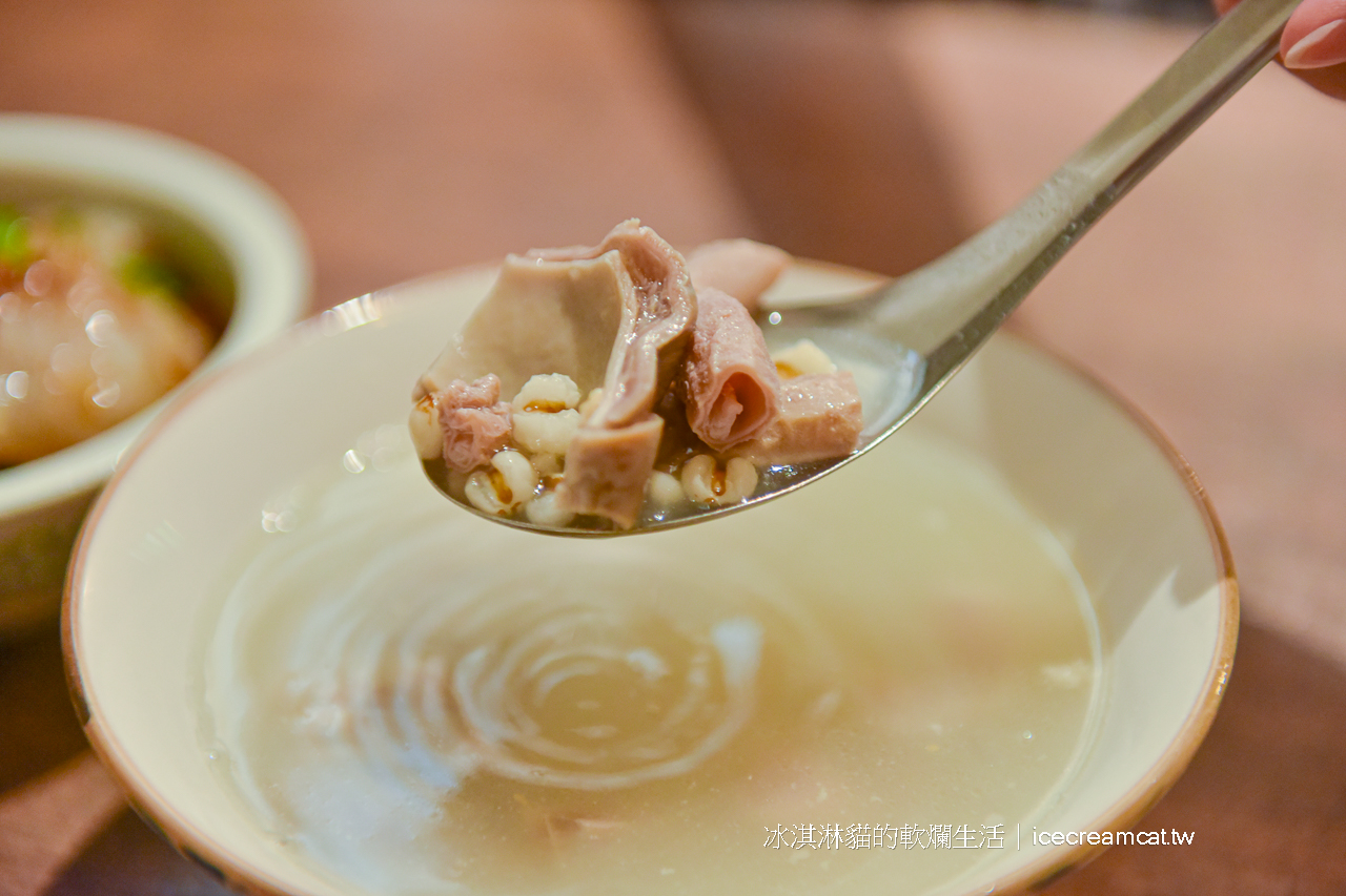 龍山寺美食｜萬華蘇家肉圓油粿，台北芋粿肉圓推薦銅板美食在地70年小吃(菜單)全台唯一黑醬肉圓 @冰淇淋貓的軟爛生活