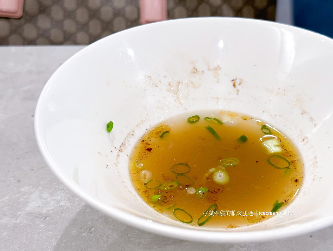 天母美食｜天東86牛肉麵台北牛肉麵推薦與菜單，天母運動公園附近美食網友們稱它是牛肉麵界的精品 @冰淇淋貓的軟爛生活