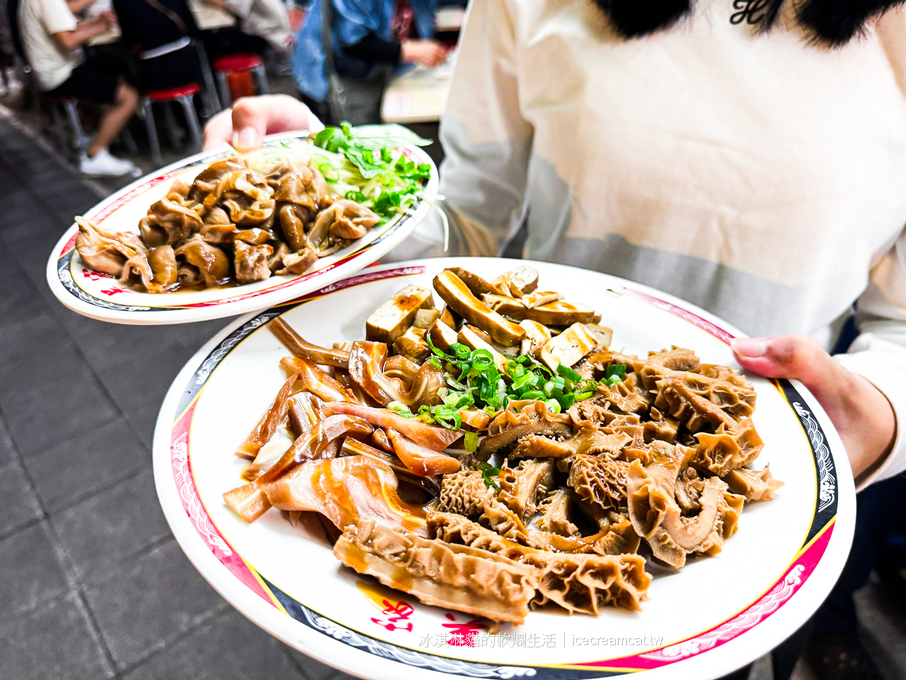 北投美食｜吳家牛肉麵黑白大廚裡的白種元吃過的台北牛肉麵(菜單)無時無刻都在排隊 @冰淇淋貓的軟爛生活