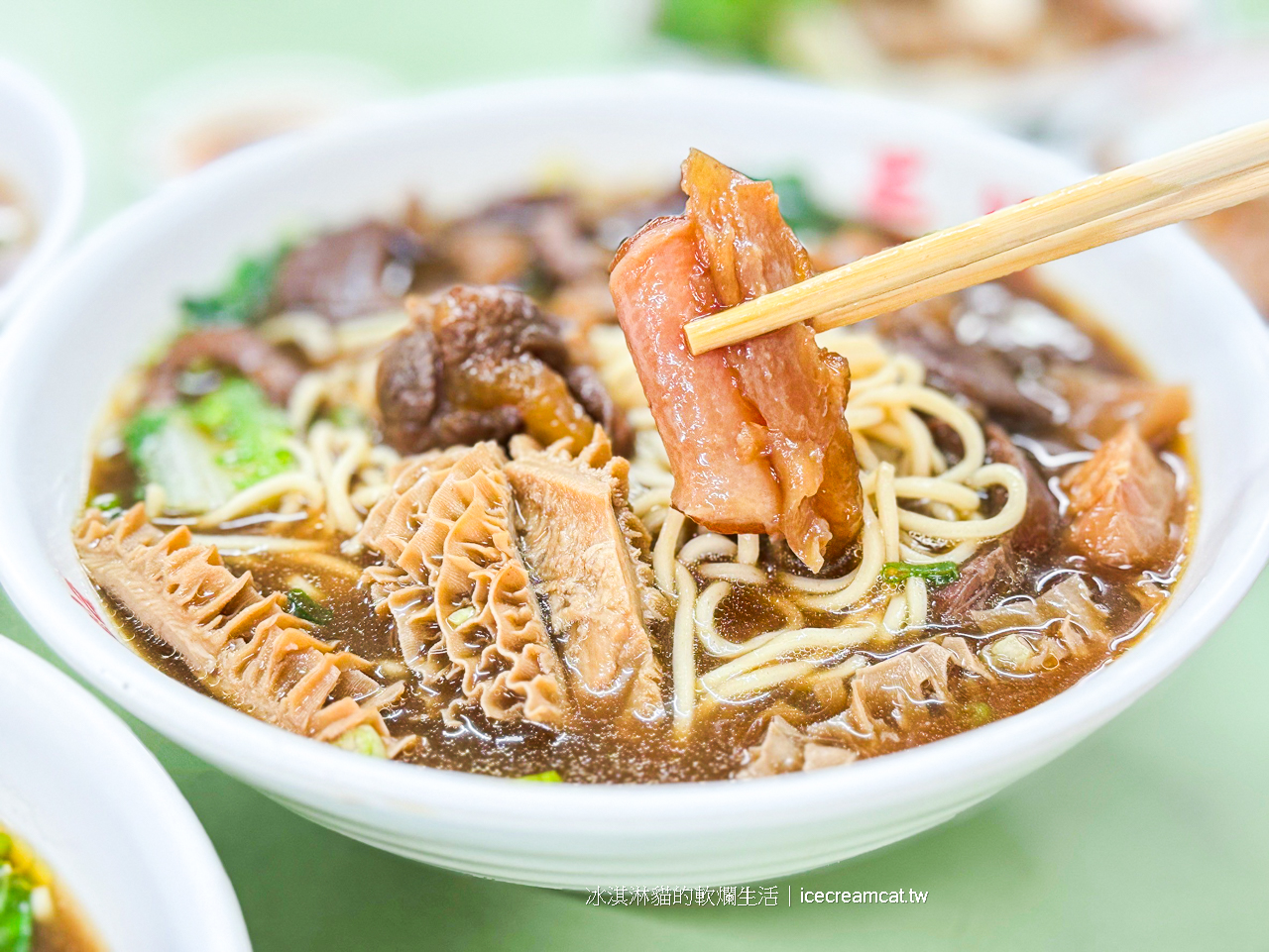 北投美食｜吳家牛肉麵黑白大廚裡的白種元吃過的台北牛肉麵(菜單)無時無刻都在排隊 @冰淇淋貓的軟爛生活