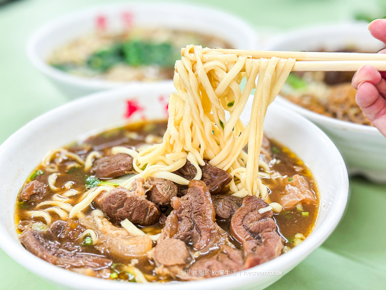 北投美食｜吳家牛肉麵黑白大廚裡的白種元吃過的台北牛肉麵(菜單)無時無刻都在排隊 @冰淇淋貓的軟爛生活