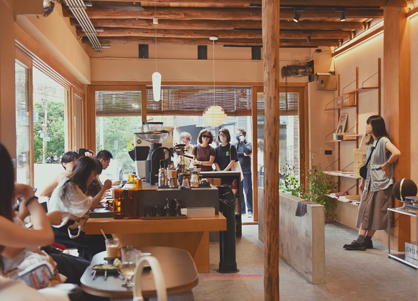 綠河咖啡二店｜南港展覽館附近新開幕的咖啡廳，小京都綠河南港店(菜單) @冰淇淋貓的軟爛生活