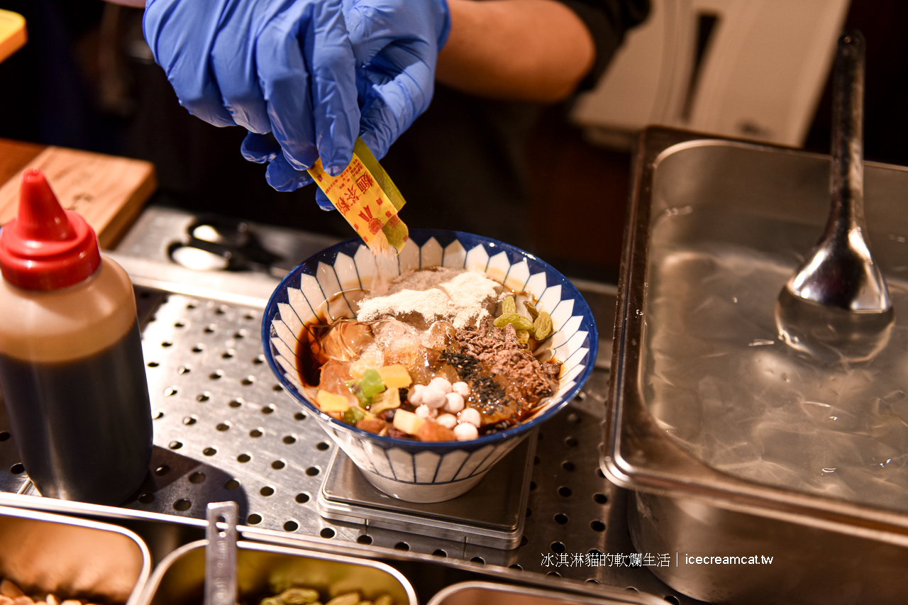 西門町美食｜ABV串串啤酒館宵夜餐廳/麻辣串串/重慶火鍋/賓士鍋(菜單) @冰淇淋貓的軟爛生活