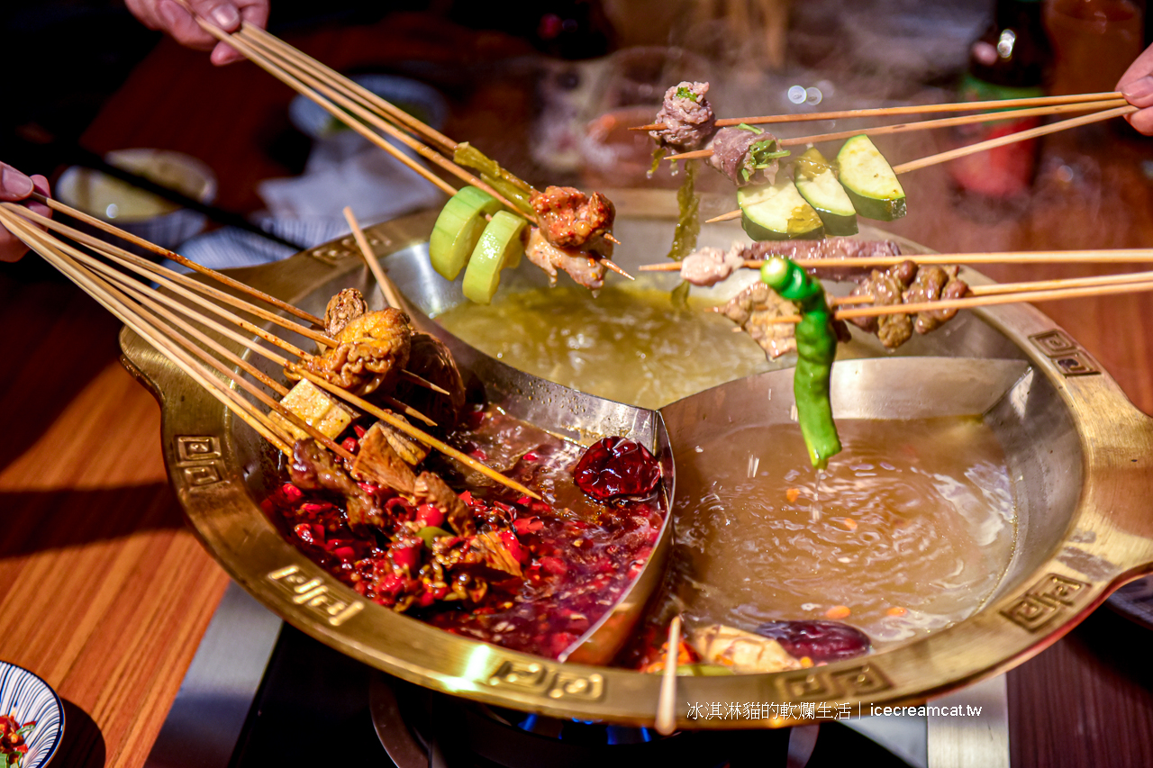 西門町美食｜ABV串串啤酒館宵夜餐廳/麻辣串串/重慶火鍋/賓士鍋(菜單) @冰淇淋貓的軟爛生活