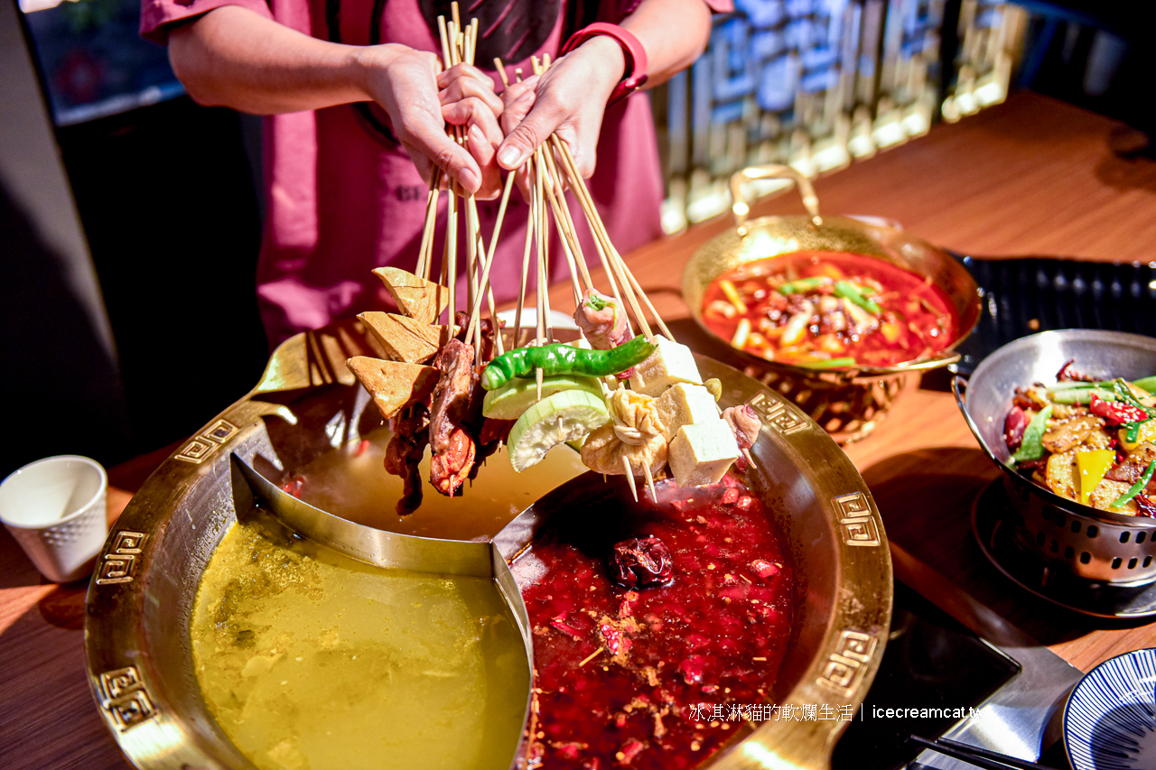 西門町美食｜ABV串串啤酒館宵夜餐廳/麻辣串串/重慶火鍋/賓士鍋(菜單) @冰淇淋貓的軟爛生活