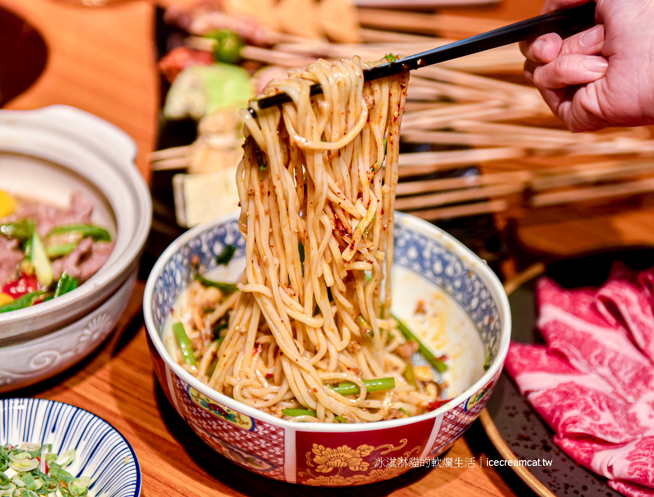 西門町美食｜ABV串串啤酒館宵夜餐廳/麻辣串串/重慶火鍋/賓士鍋(菜單) @冰淇淋貓的軟爛生活