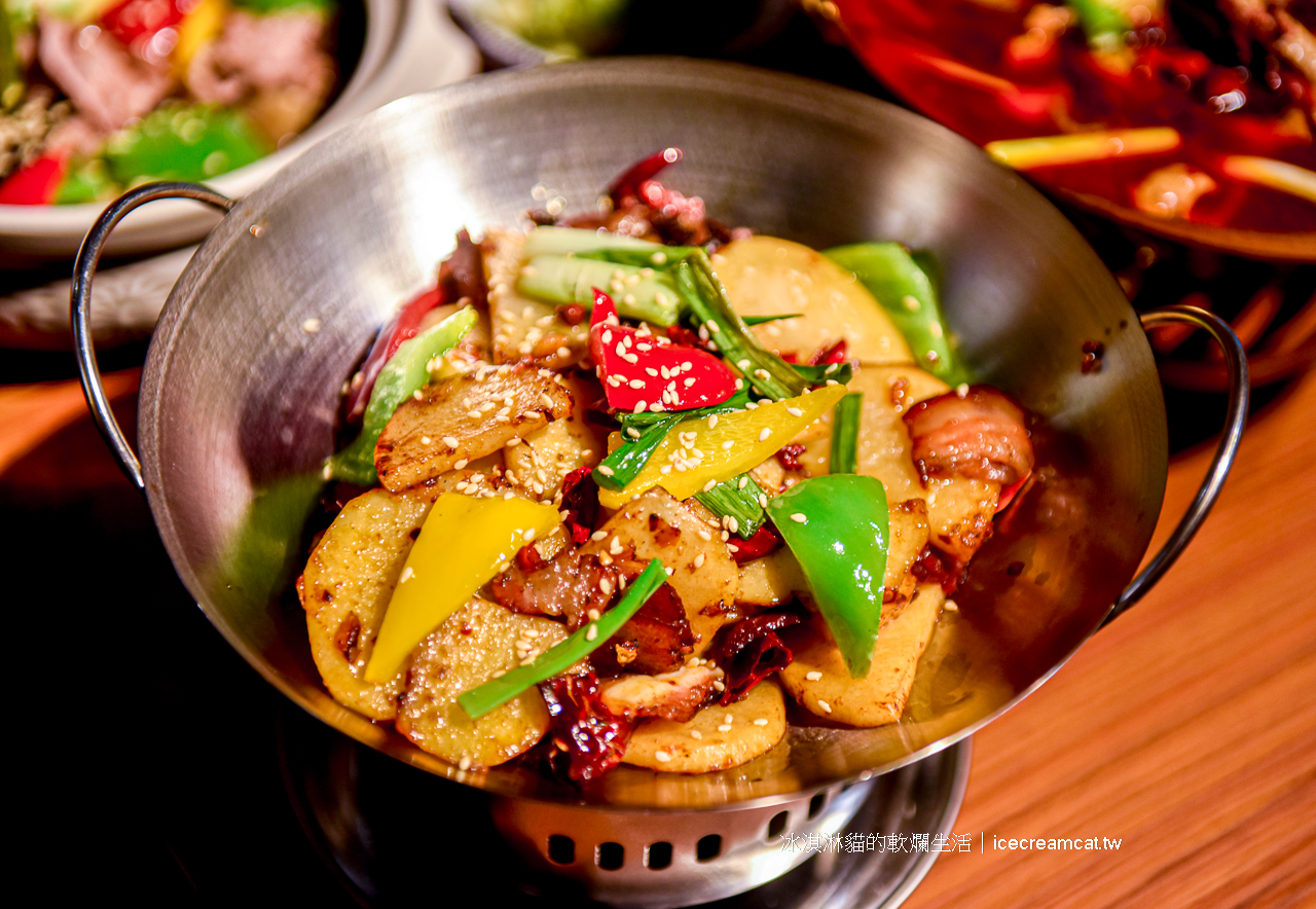 西門町美食｜ABV串串啤酒館宵夜餐廳/麻辣串串/重慶火鍋/賓士鍋(菜單) @冰淇淋貓的軟爛生活