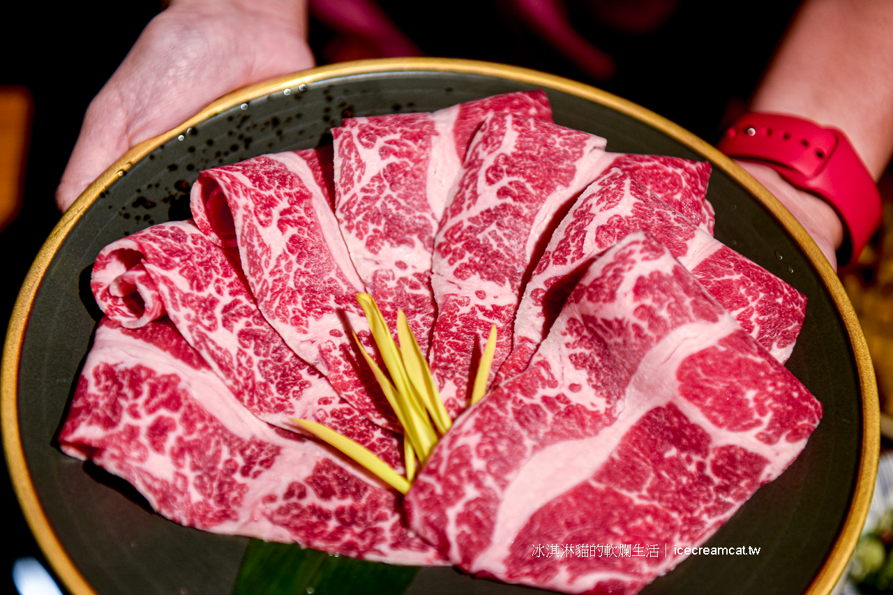 西門町美食｜ABV串串啤酒館宵夜餐廳/麻辣串串/重慶火鍋/賓士鍋(菜單) @冰淇淋貓的軟爛生活