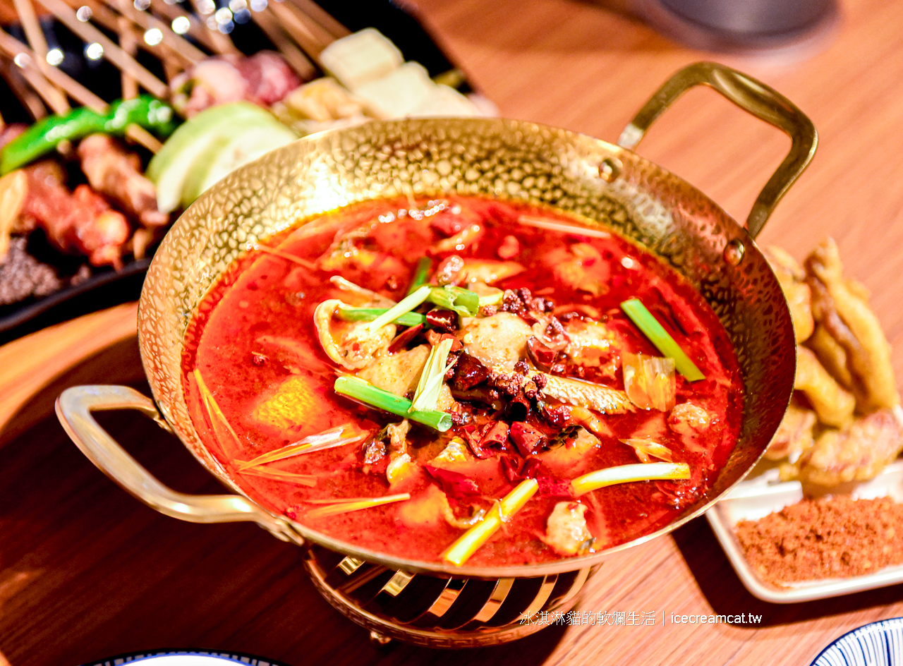 西門町美食｜ABV串串啤酒館宵夜餐廳/麻辣串串/重慶火鍋/賓士鍋(菜單) @冰淇淋貓的軟爛生活