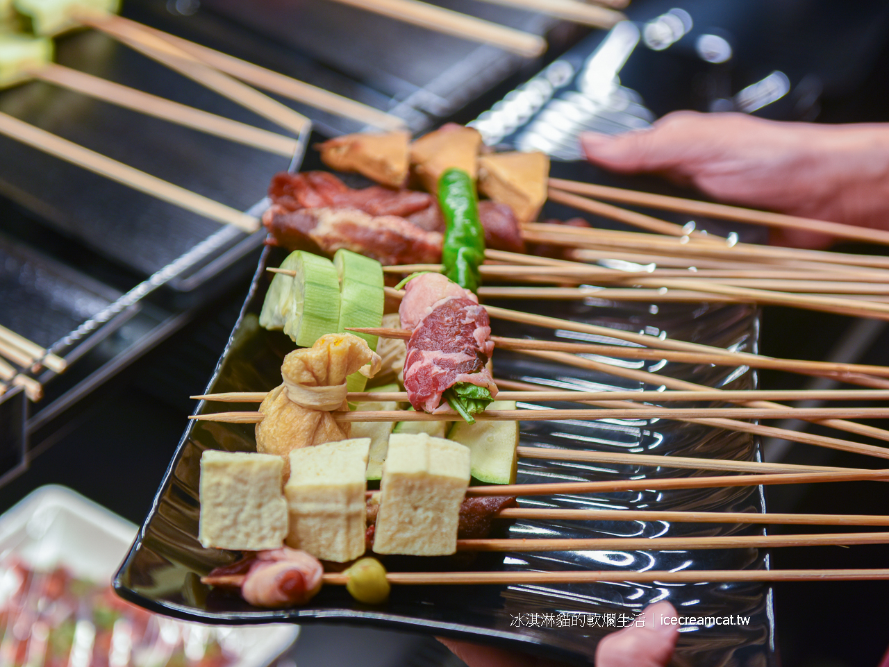 西門町美食｜ABV串串啤酒館宵夜餐廳/麻辣串串/重慶火鍋/賓士鍋(菜單) @冰淇淋貓的軟爛生活