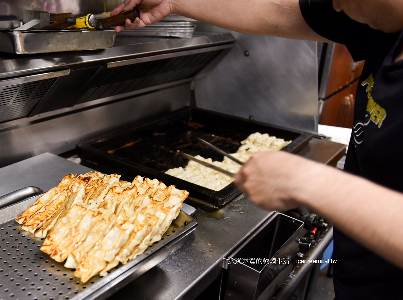 中和美食｜香珍鍋貼水餃專賣店，搬家後在連城路376號(菜單)在地人一致好評推薦 @冰淇淋貓的軟爛生活