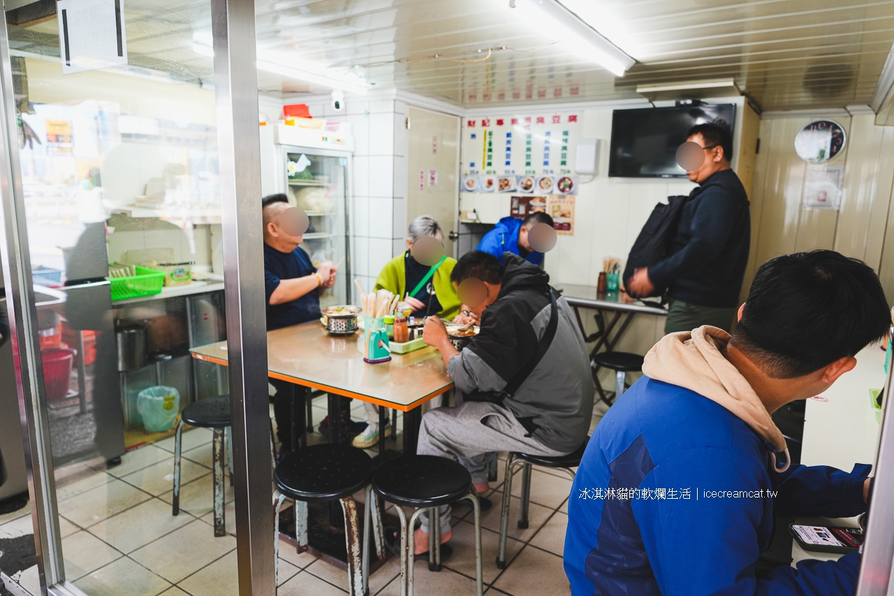 宜蘭美食｜財記臭豆腐在羅東夜市附近的必吃小吃，一次吃４種臭豆腐口味 @冰淇淋貓的軟爛生活