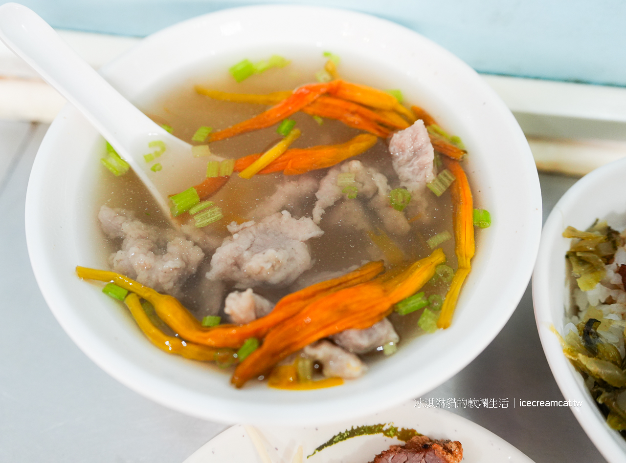 雙連美食｜香滿園台北酸菜滷肉飯推薦馬偕醫院附近美食，金針肉羹湯也是必點 @冰淇淋貓的軟爛生活