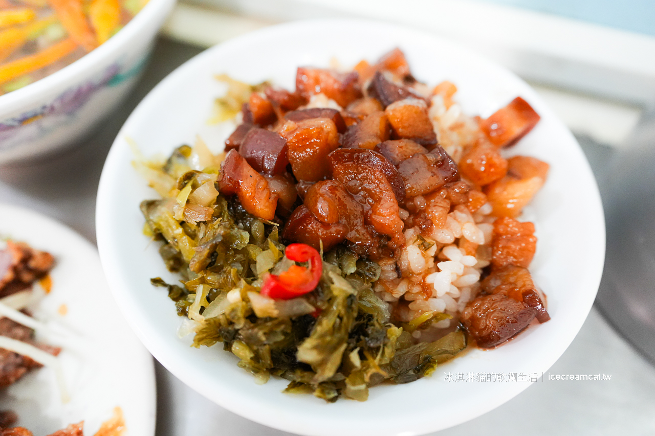 雙連美食｜香滿園台北酸菜滷肉飯推薦馬偕醫院附近美食，金針肉羹湯也是必點 @冰淇淋貓的軟爛生活