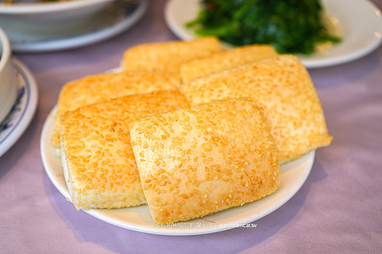 【台北大安美食】松滿樓 忠孝新生站附近 平價合菜，菜單必吃韭菜鍋餅 @冰淇淋貓的軟爛生活
