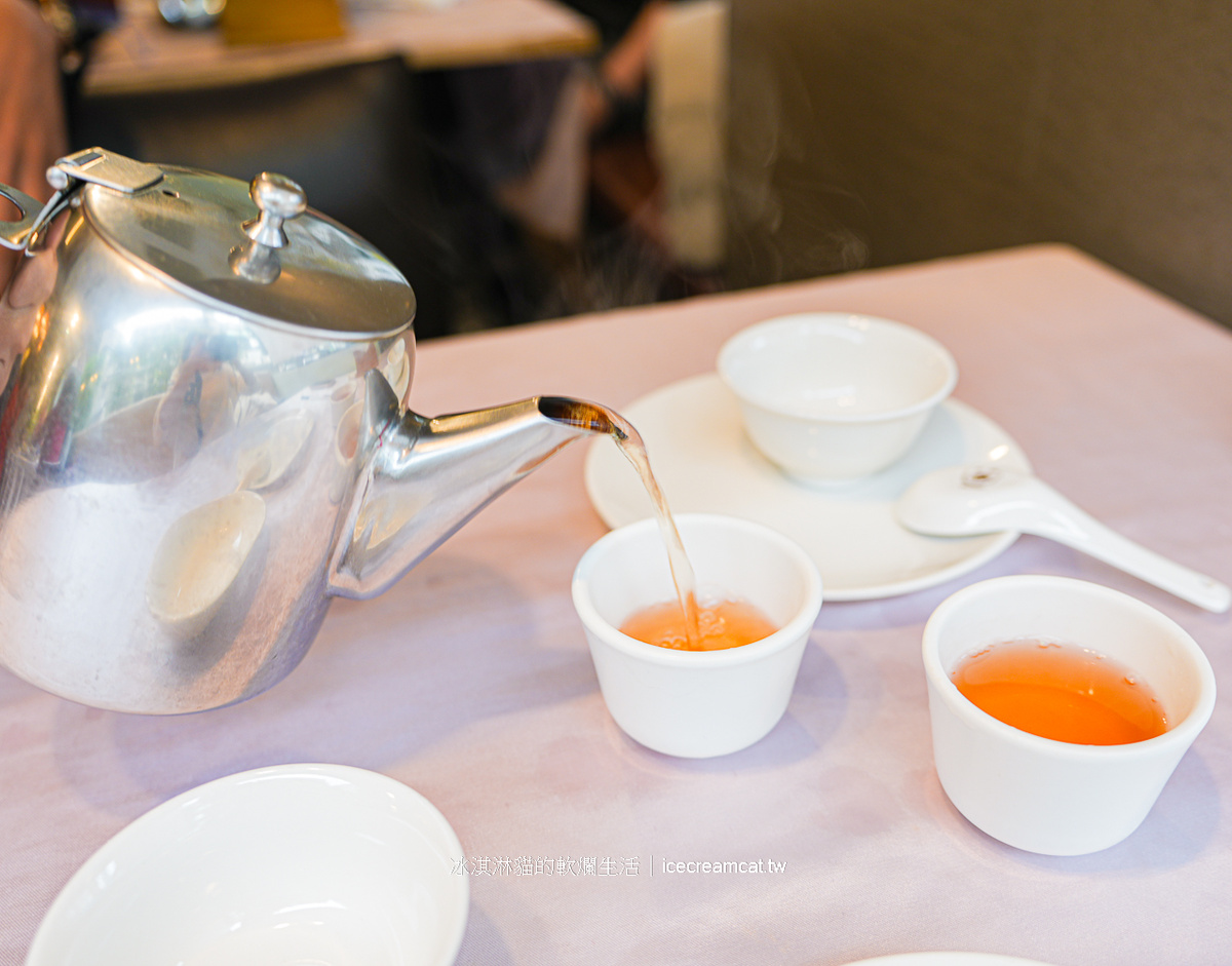 【台北大安美食】松滿樓 忠孝新生站附近 平價合菜，菜單必吃韭菜鍋餅 @冰淇淋貓的軟爛生活