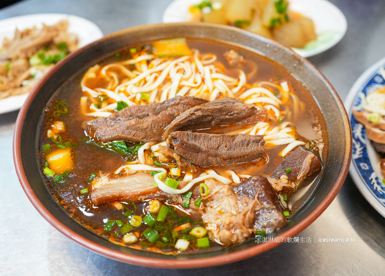 北投美食｜粟家牛肉麵來北投必吃牛肉麵，宵夜、泡温泉後來試試三大人氣牛肉麵之一 @冰淇淋貓的軟爛生活