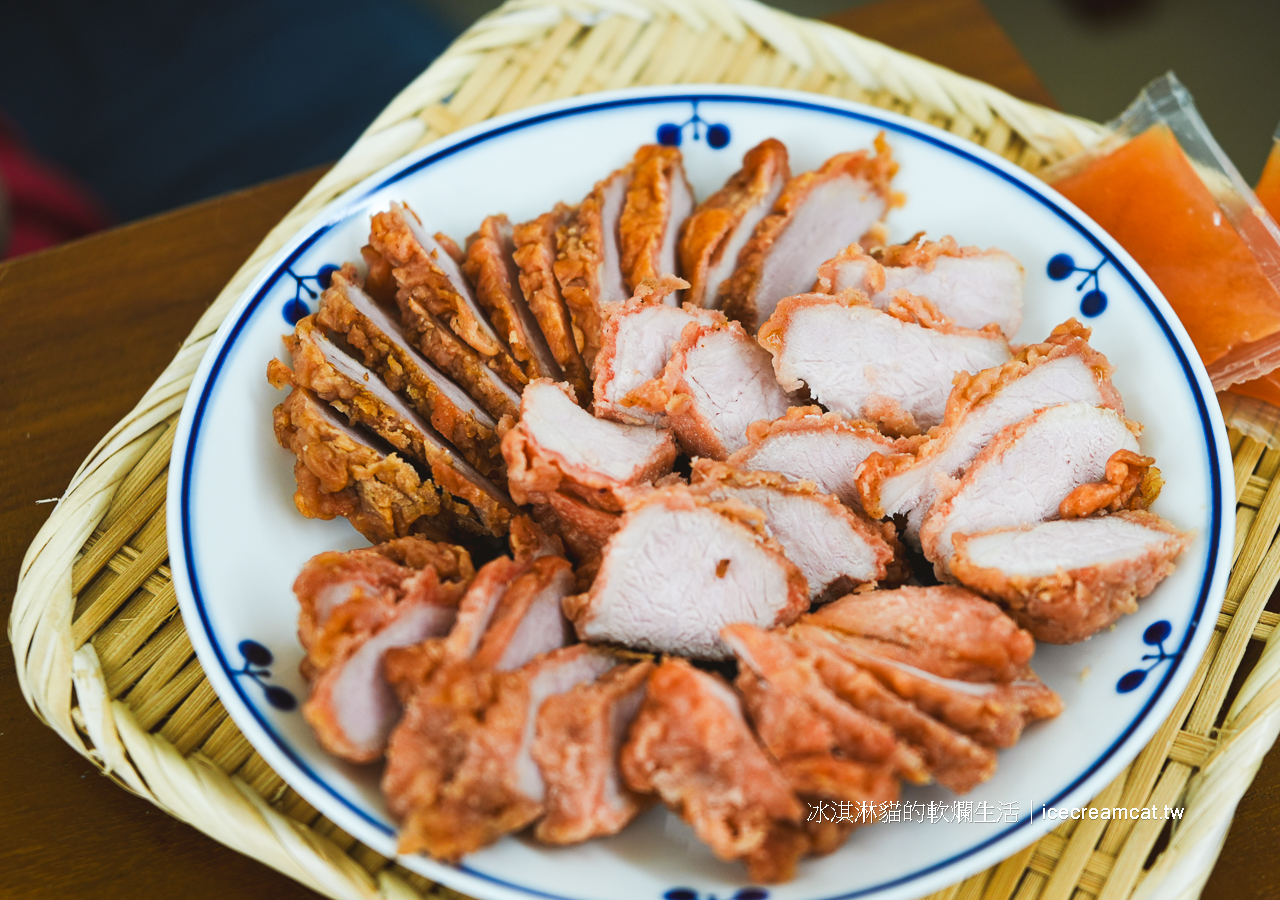 大稻埕美食｜阿角紅燒肉劉美麗大橋頭市場美食，被冠以台北最強紅燒肉的封號！ @冰淇淋貓的軟爛生活