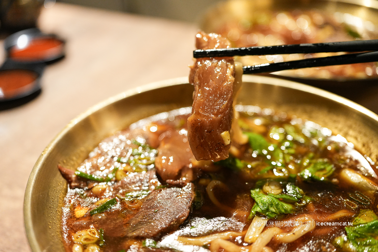 基隆美食｜古月香熬粹牛肉麵基隆牛肉麵推薦(菜單)，許多饕客會從外地過來 @冰淇淋貓的軟爛生活